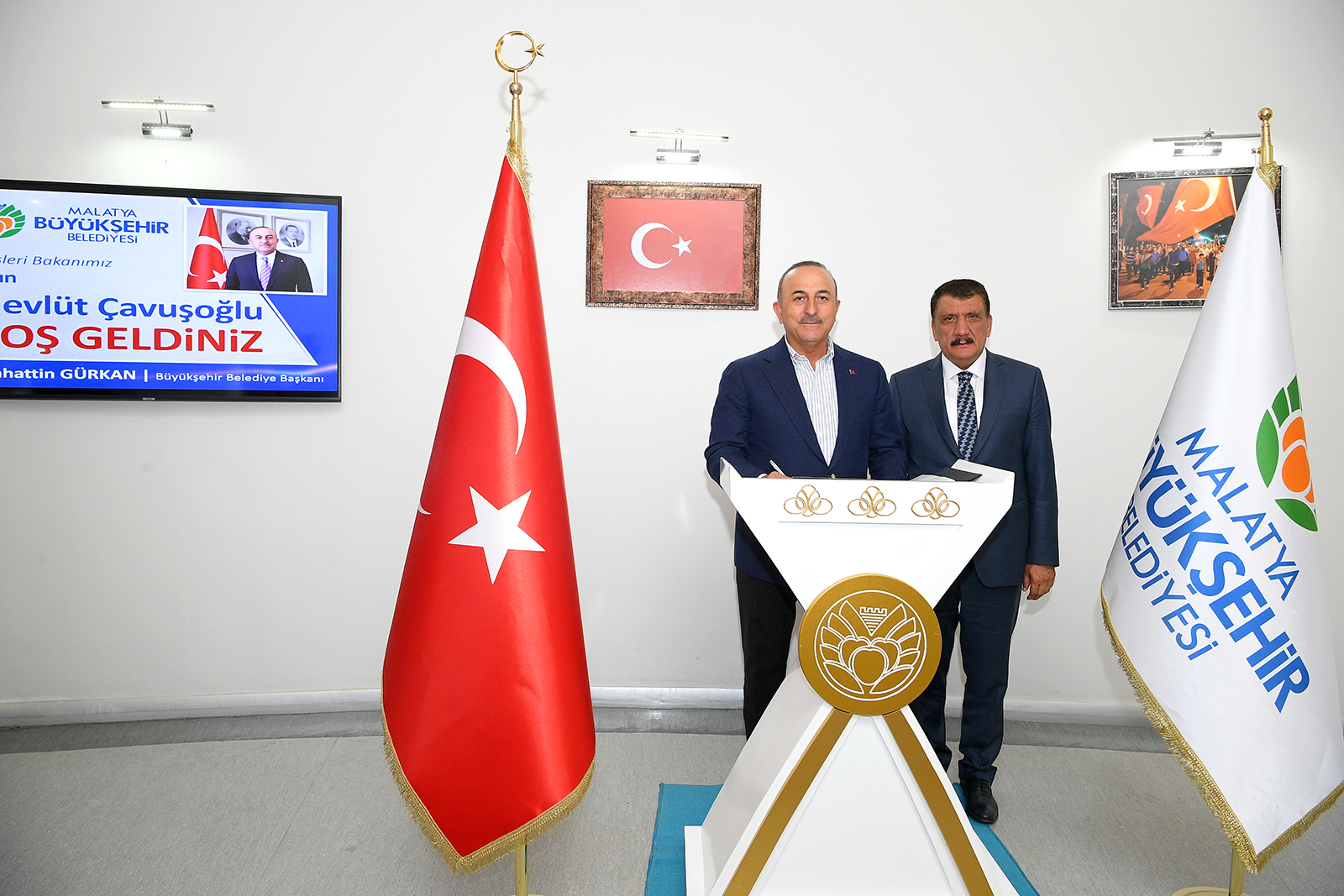 Dışişleri Bakanı Mevlüt Çavuşoğlu’ndan Başkan Gürkan’a Ziyaret